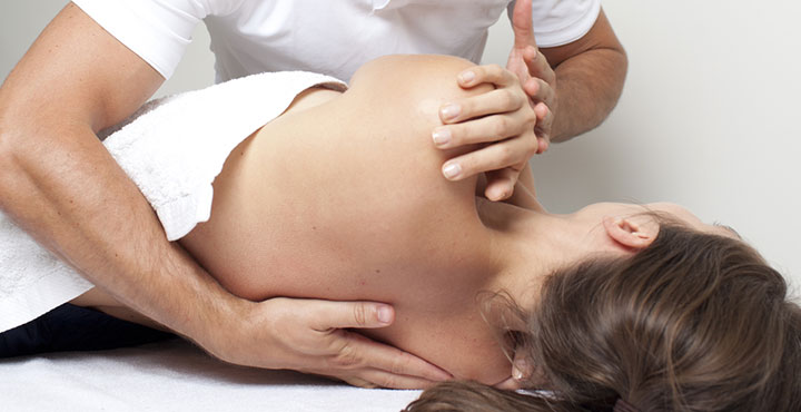 Chirotherapeutische Behandlung zur Korrektur von Gelenkblockaden - Manuelle Therapie bei muskulären Störungen und Dysbalancen der Wirbelsäule und Gelenke